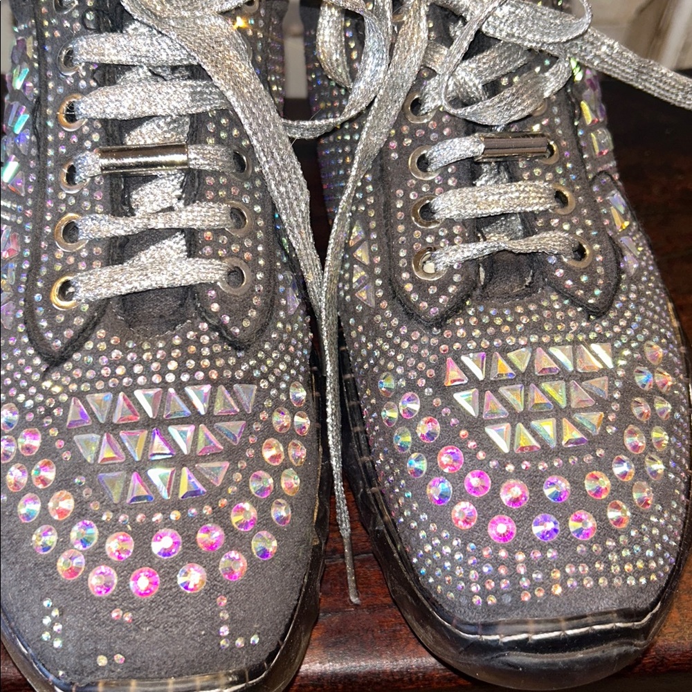 La Sheelah Women's Sparkly
Rhinestone Studded Faux SuedeTrainers size 9 - Picture 3 of 6